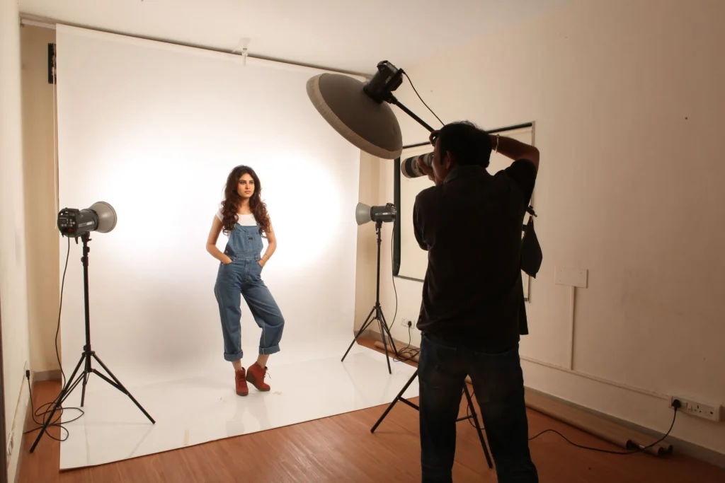 Studio vs. Outdoor: Choosing a Family Photographer Near You